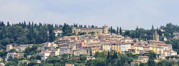 Comment choisir une maison de vacances en Provence avec des ateliers de peinture et des excursions guidées?
